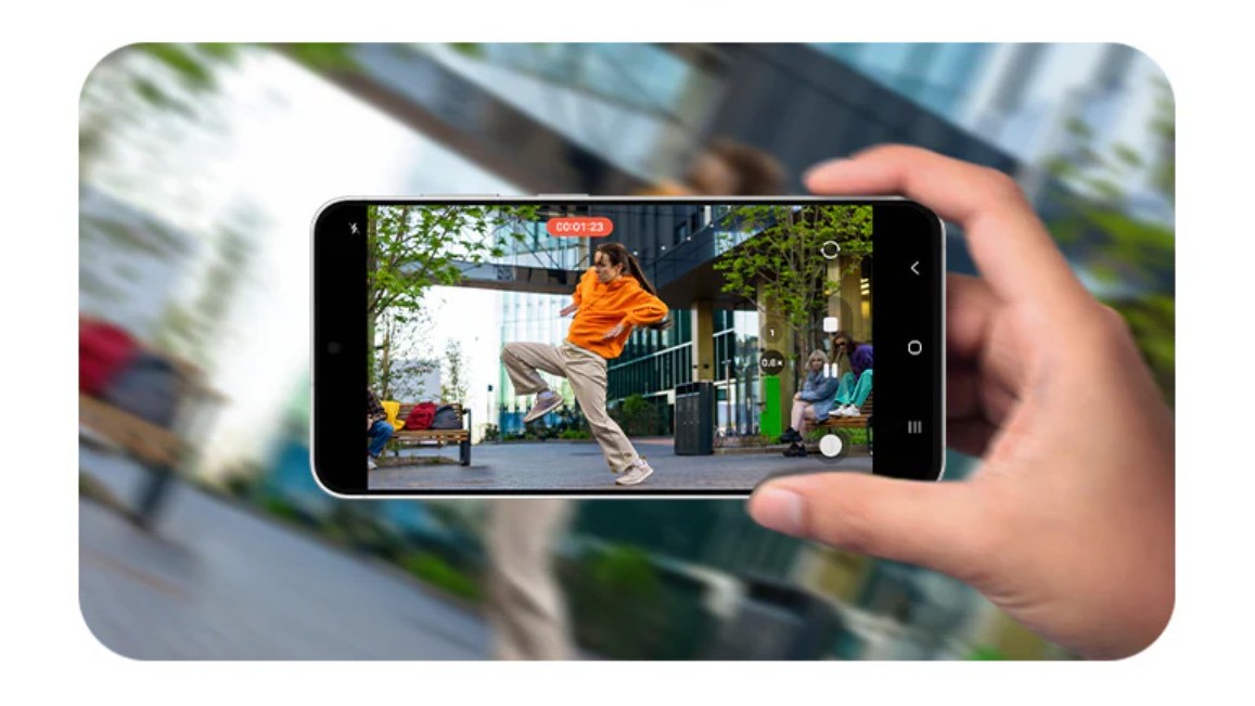Samsung Galaxy S26 FE taking a photo of skateboarder