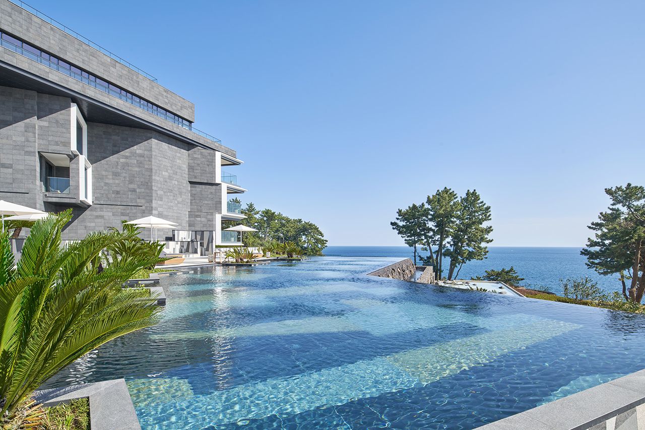 JW Marriott Jeju infinity pool