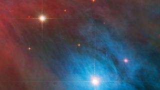 اخبارتلسکوپ هابل دو ستاره خیره کننده را در سحابی شکارچی ثبت کرد (عکس)