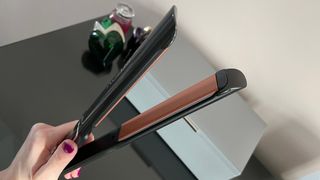 The tapered tip of the Revlon Pro Collection Salon Straight Copper Smooth Extra Long Styler