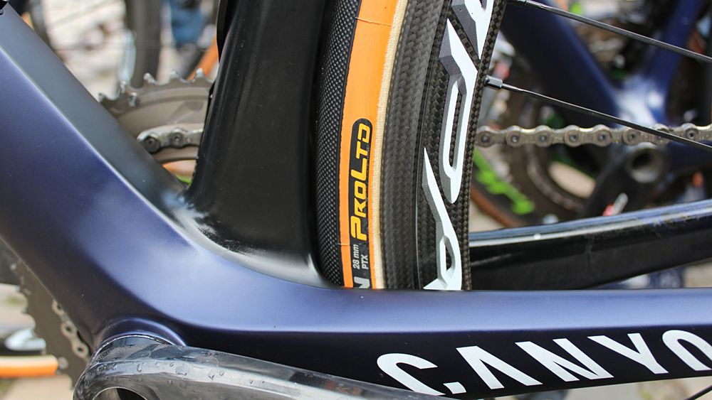 Like many teams, Movistar ran Conti's 28mm Competition Pro LTD tubulars. Clearance was tight on the Canyon Aeroad frames