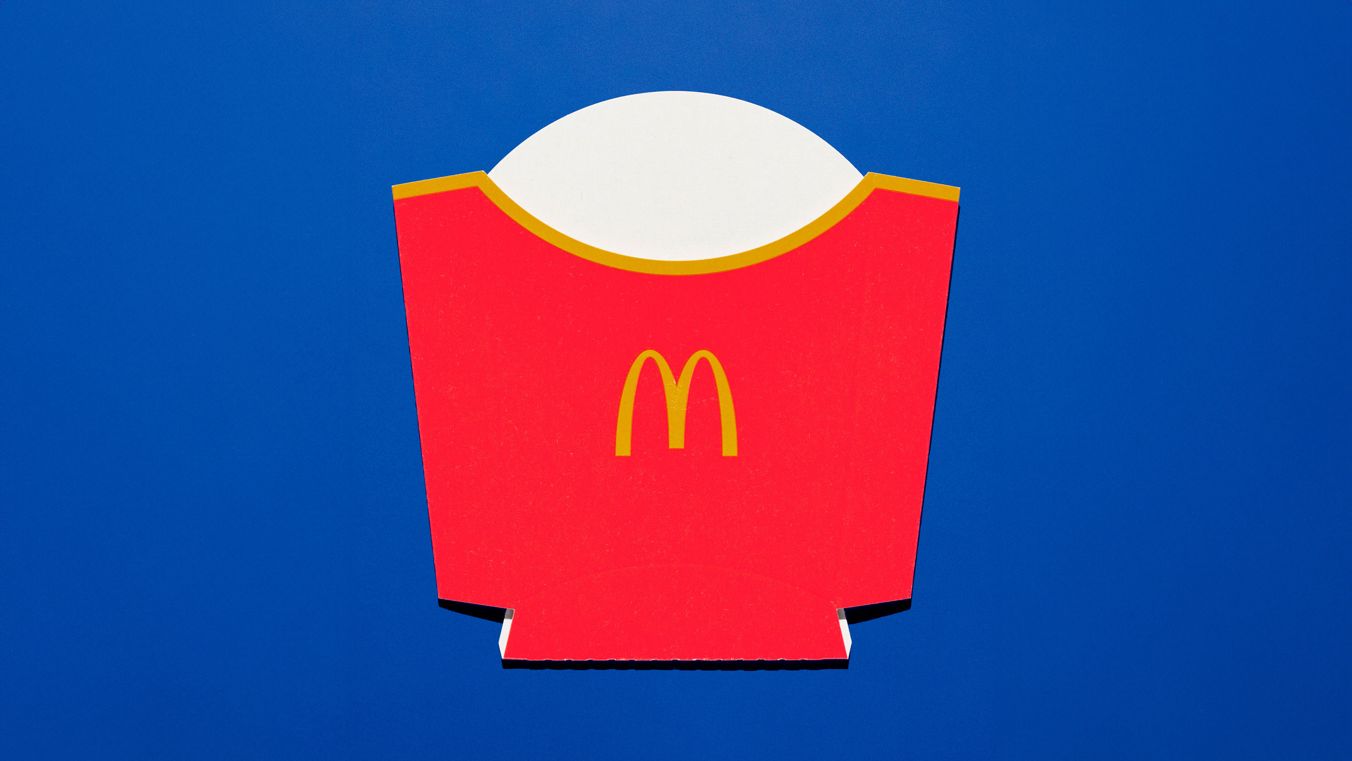 McDonalds logo on a chips box