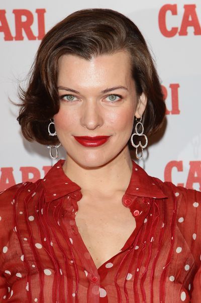 Hair, Hairstyle, Lip, Eyebrow, Chin, Blond, Brown hair, Premiere, Eyelash, Long hair,