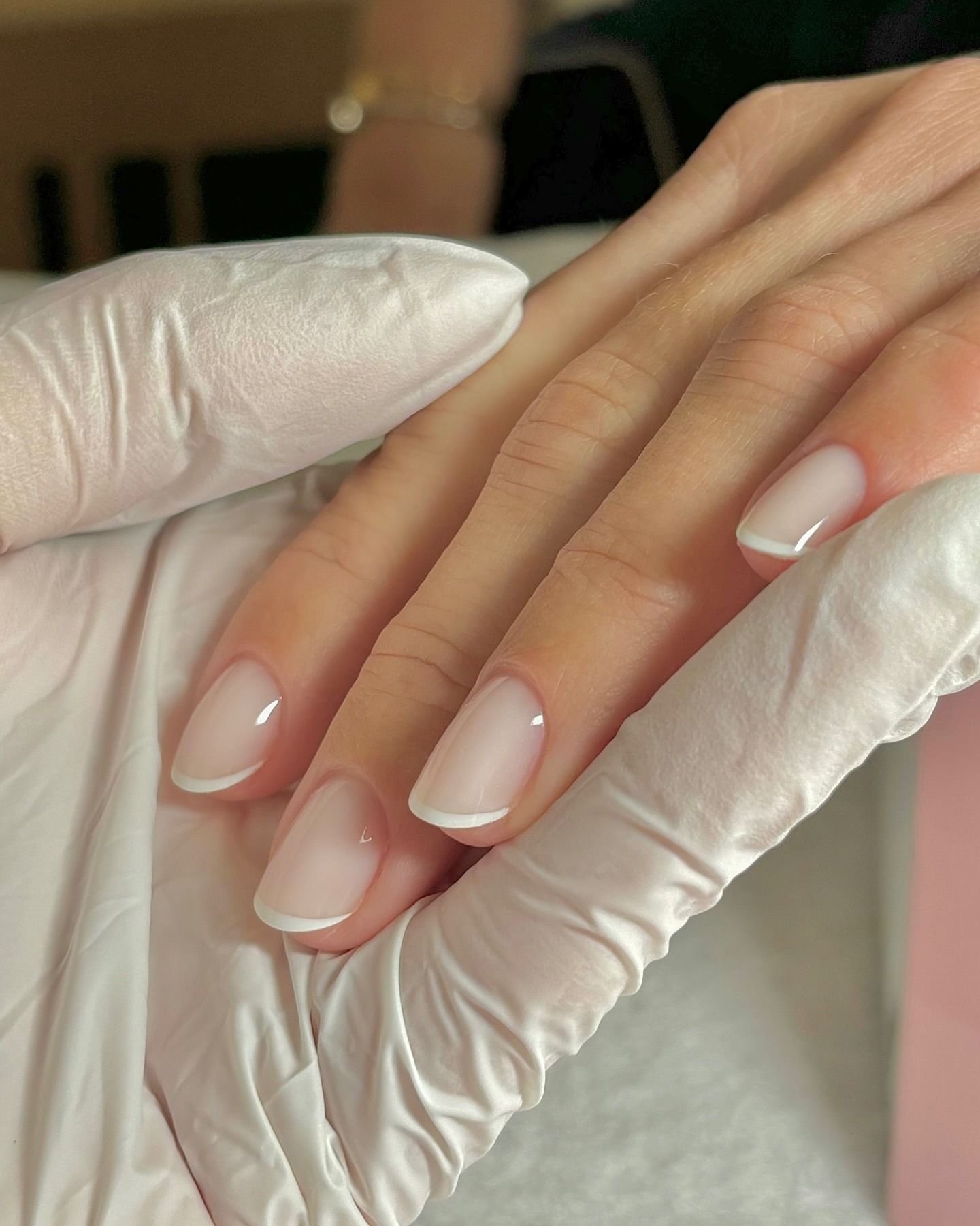 Short nails with vanilla gloss French tips