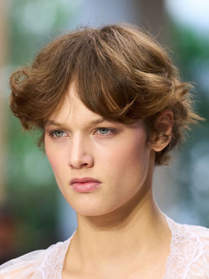 A model walking the runway at the S/S 27 Chlo&amp;eacute; show
