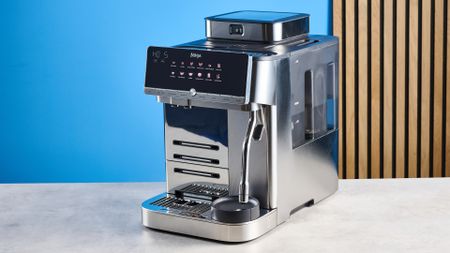 the ninja autobarista pro photographed with the blue tom's guide background