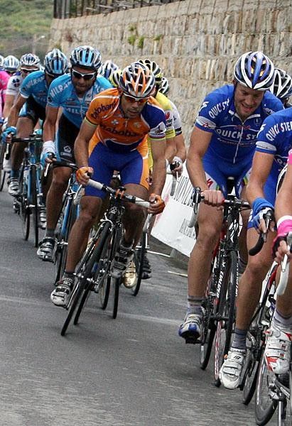 Freire sits comfortably behind Boonen on the Poggio.
