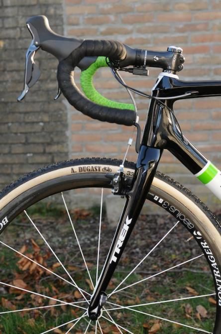 The cantilever-equipped Boone maintains similar lines, but with a couple of notable changes