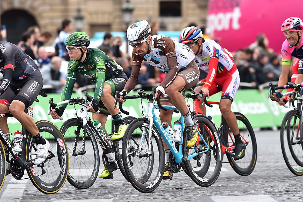 The peloton on the circuit