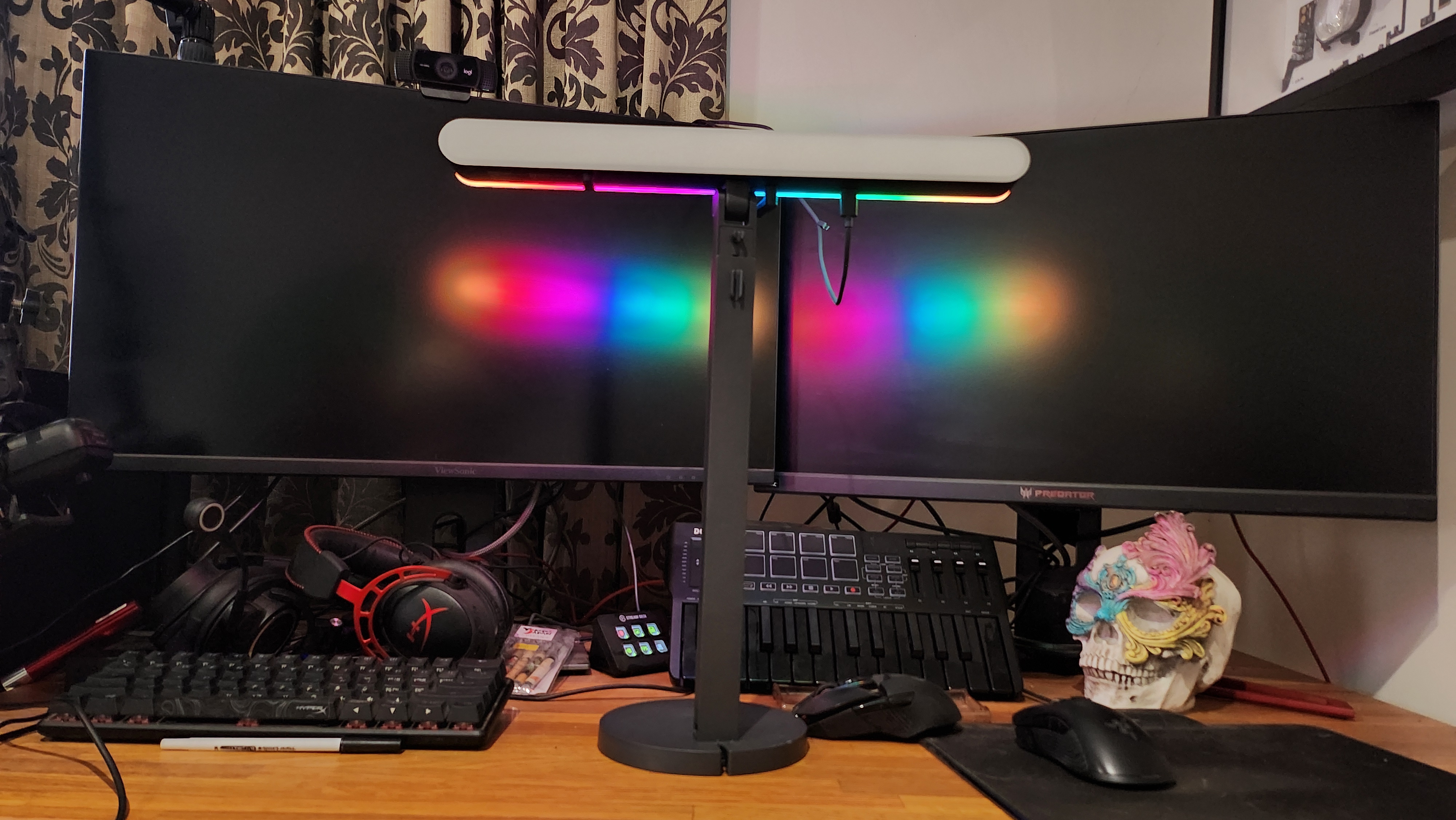 The Logitech Litra Beam LX key light set-up on a desk.