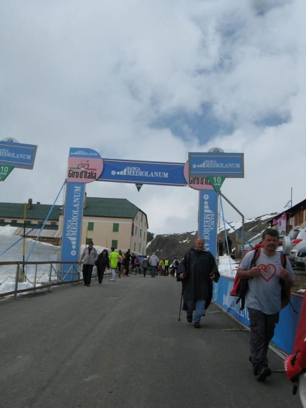 The riders will be happy to see the Gavi ends here