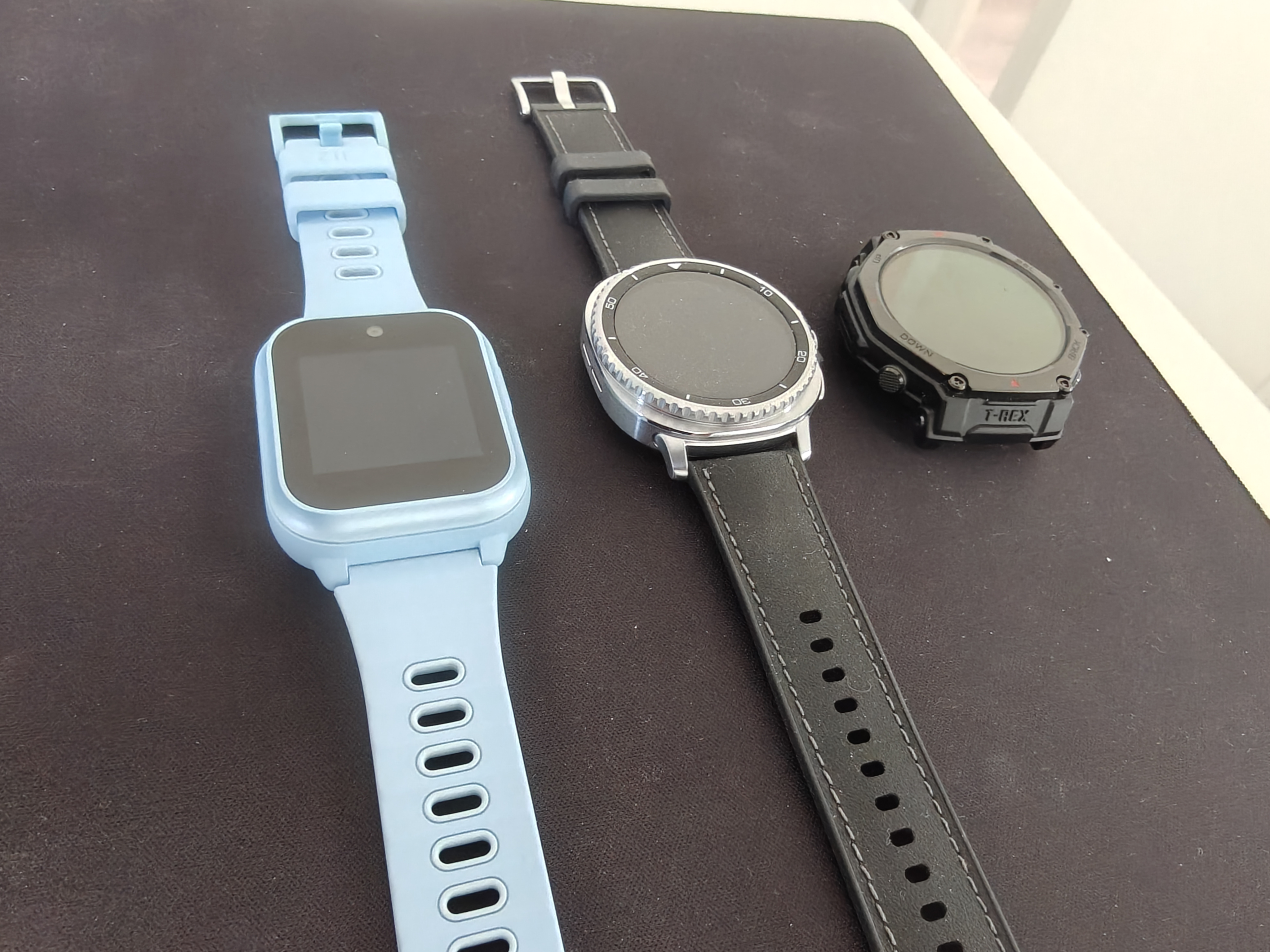 Vierekk&amp;auml;in ZTE Watch K2 Pro, Samsung Galaxy Watch8 Classic ja Amazfit T-Rex 3 Pro