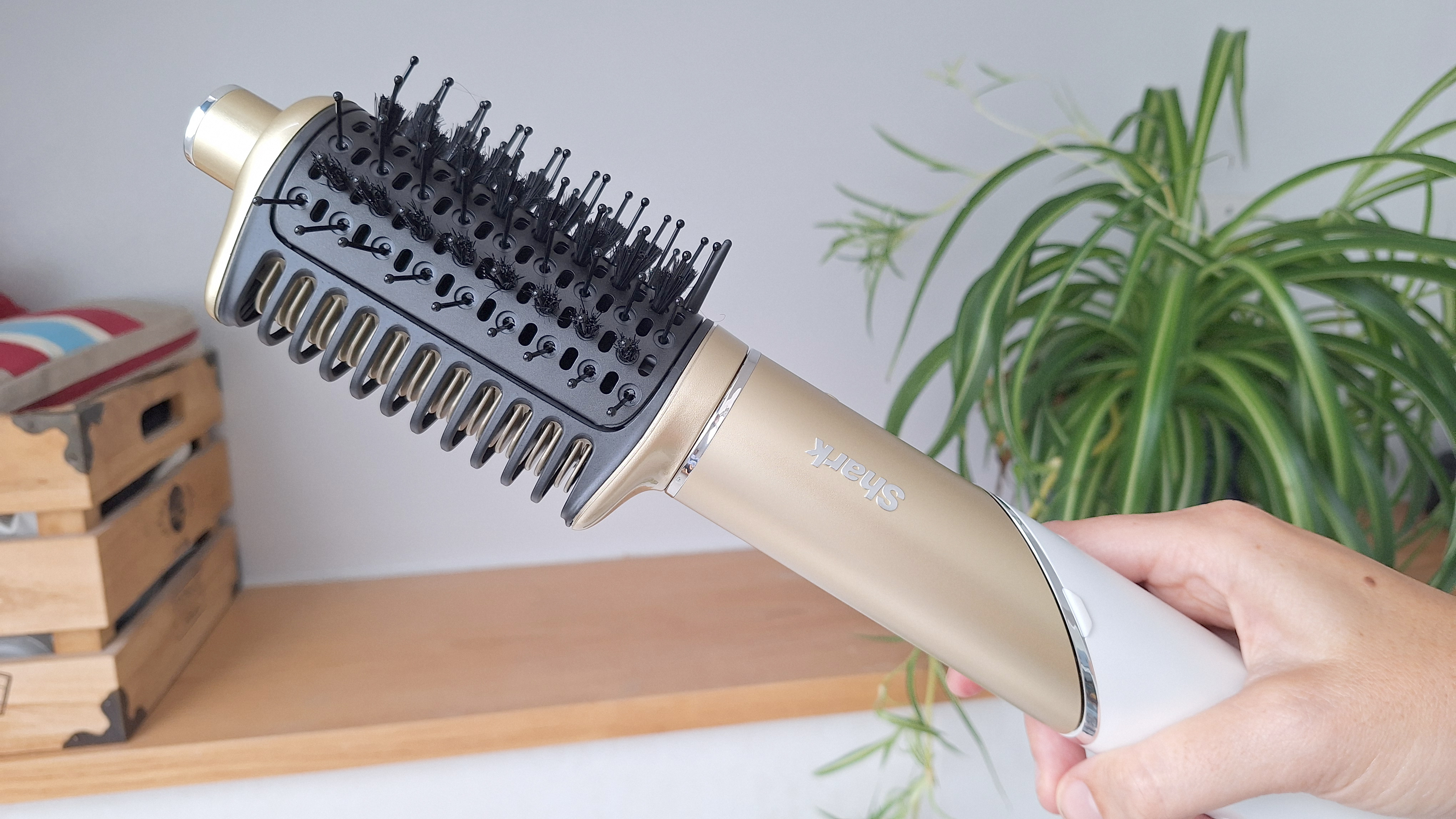 Shark Glam Multi-Styler tool with Glossi barrel attached