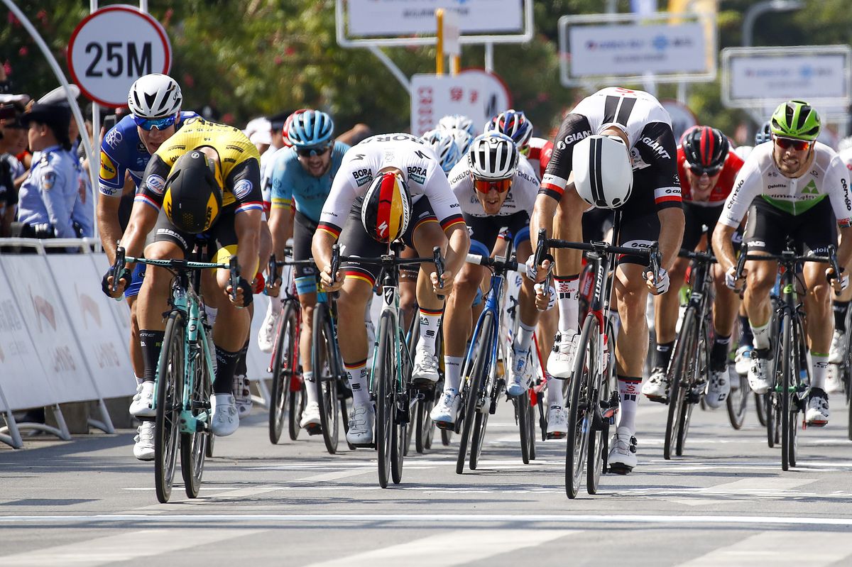 Dylan Groenewegen (LottoNL-Jumbo) took the win with a perfectly-timed bike throw