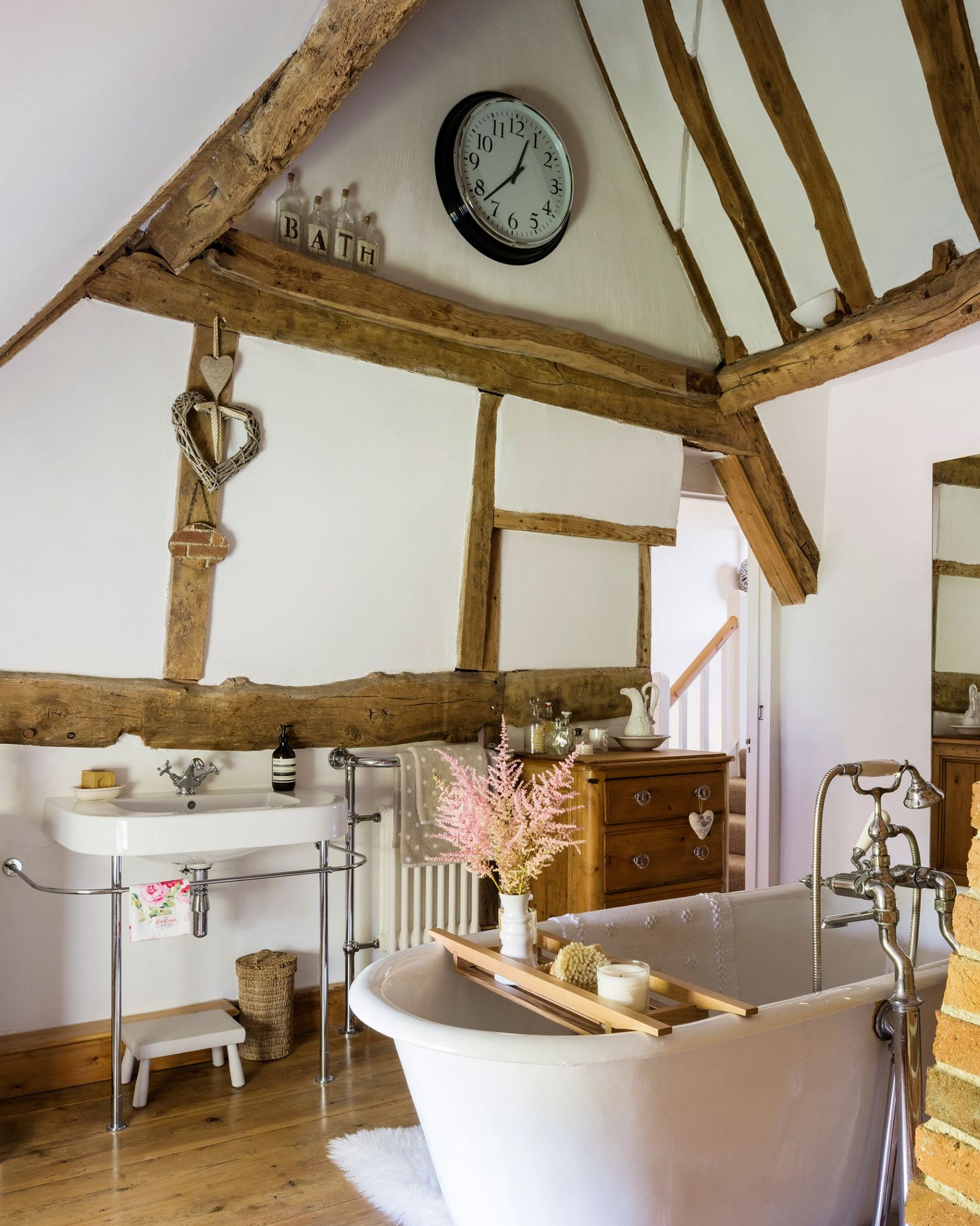 Traditional bathroom ideas: 20 ways to create a classic look | Real Homes