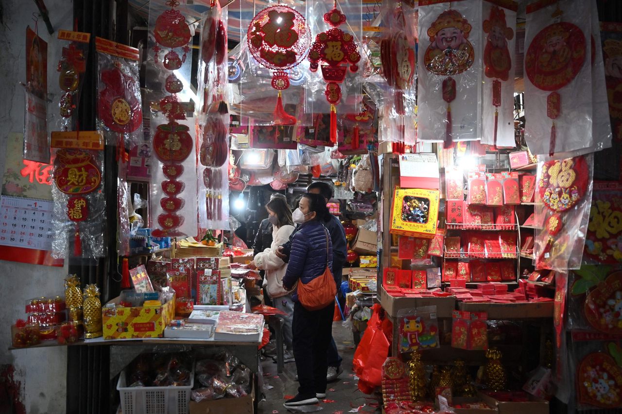 People in China shopping