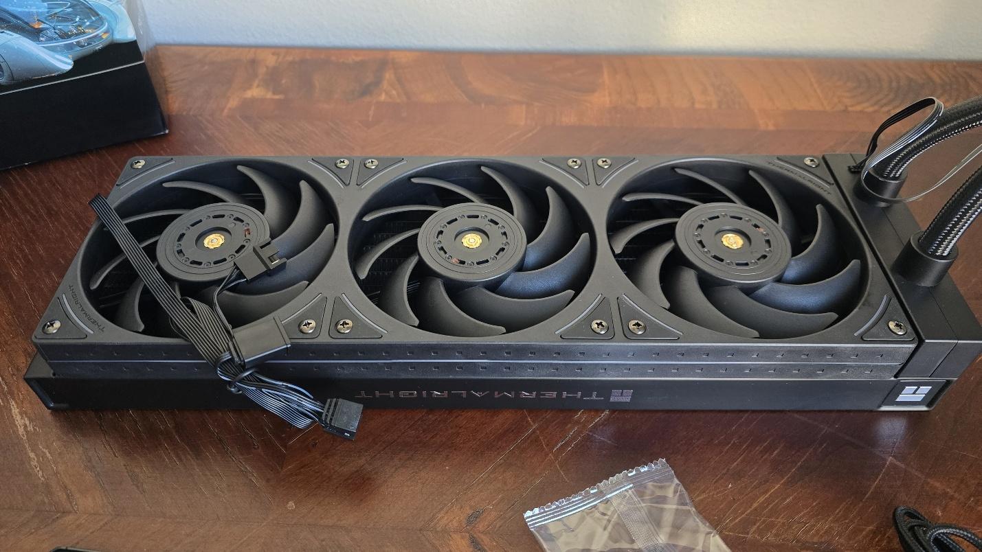 ثيرمالرايت ووندر فيجن 360 UB ARGB أسود