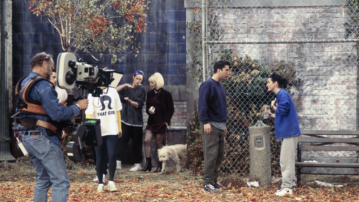 'Friends' Set Photos BehindtheScenes 'Friends' Cast & Set Pictures
