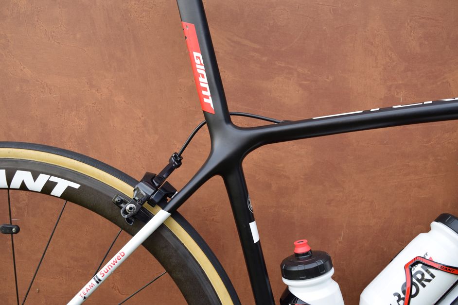 The carbon frame has an integrated seat mast