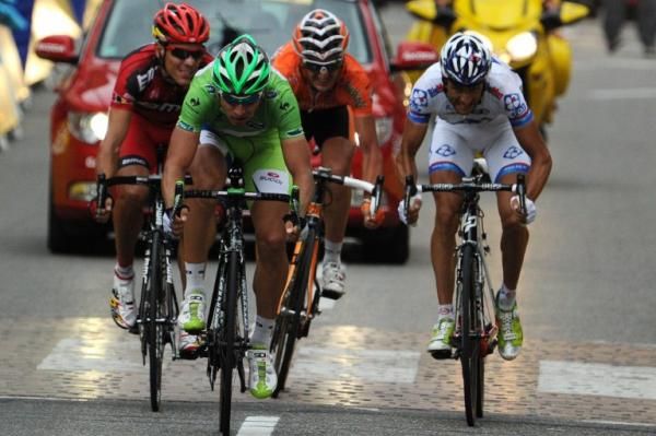 Peter Sagan sprints for second behind Sanchez on stage 14