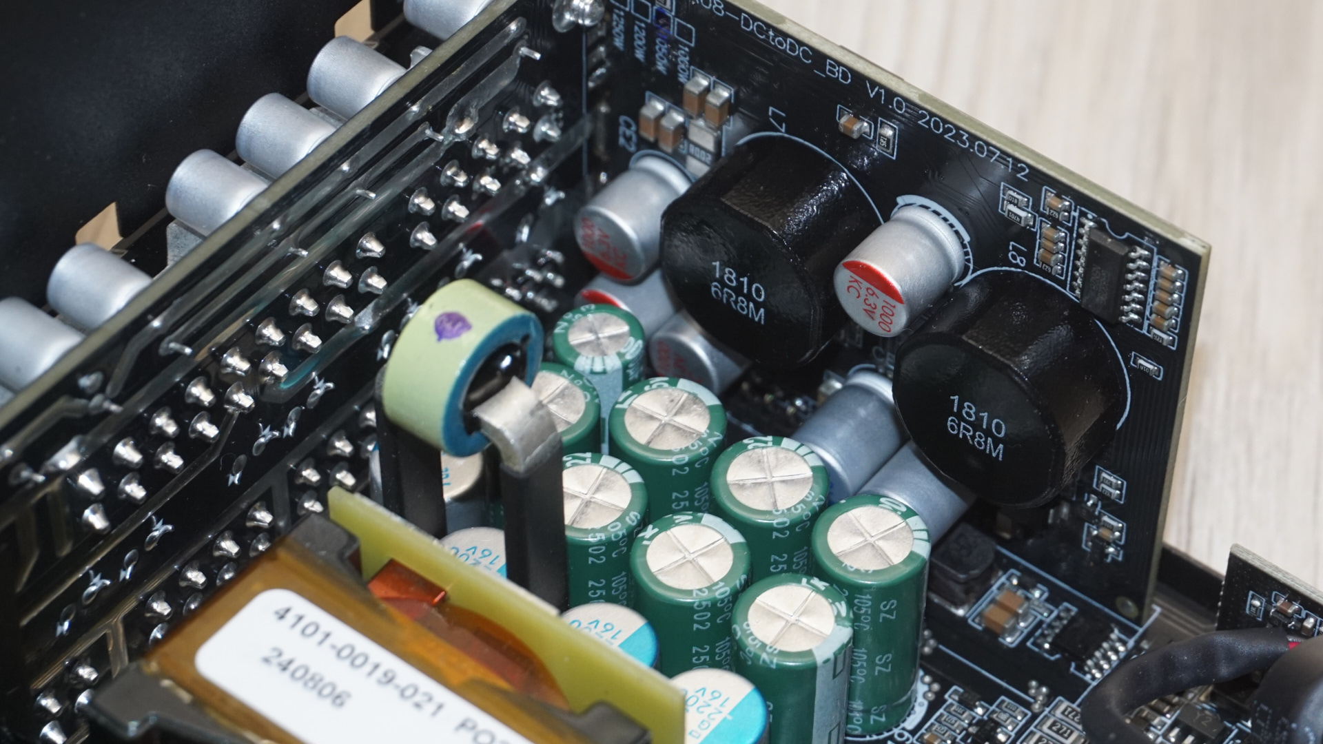 Montech Century II Gold 1050W ATX 3.1