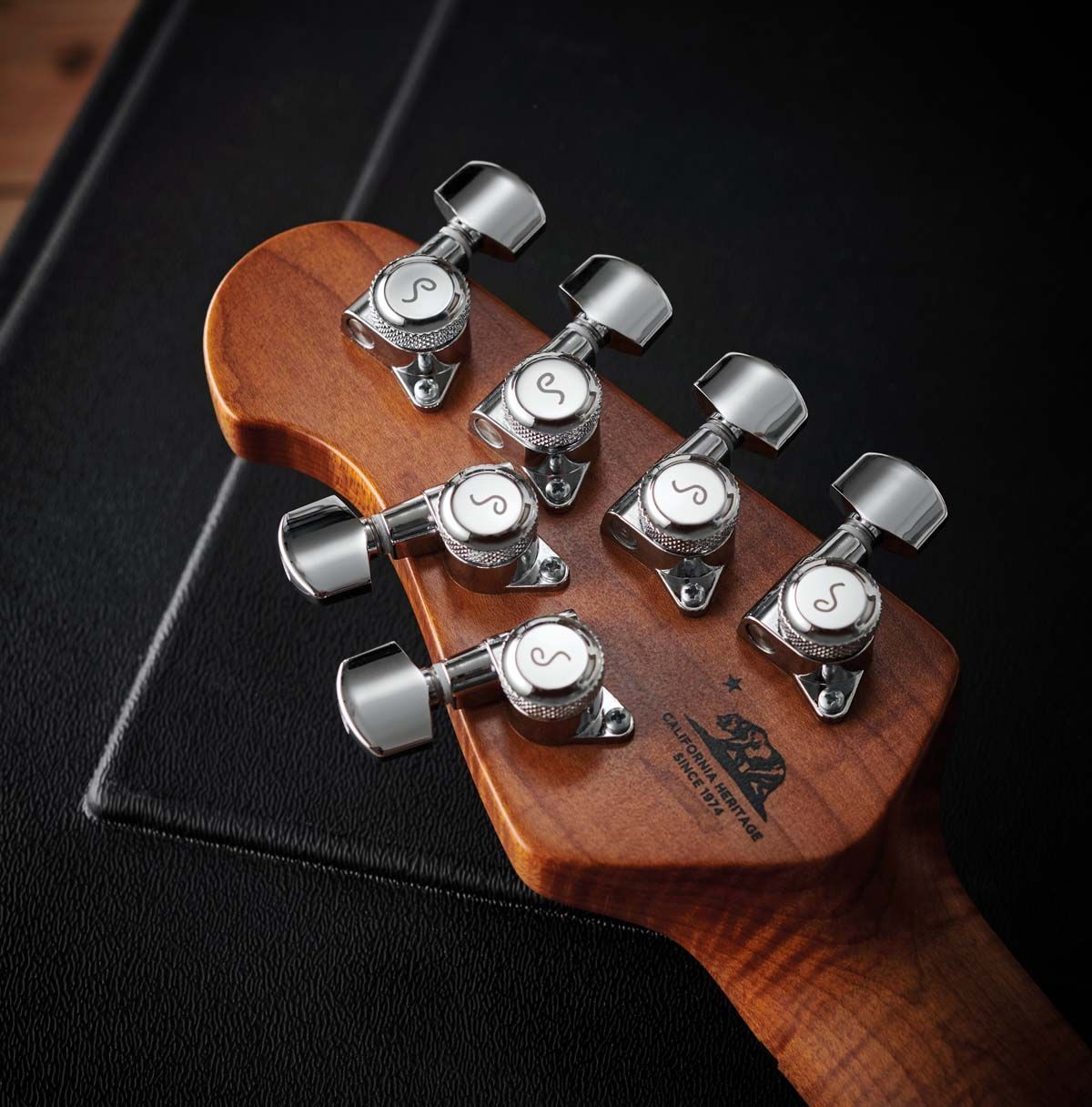 Schaller M6-IND locking tuners. Nice.
