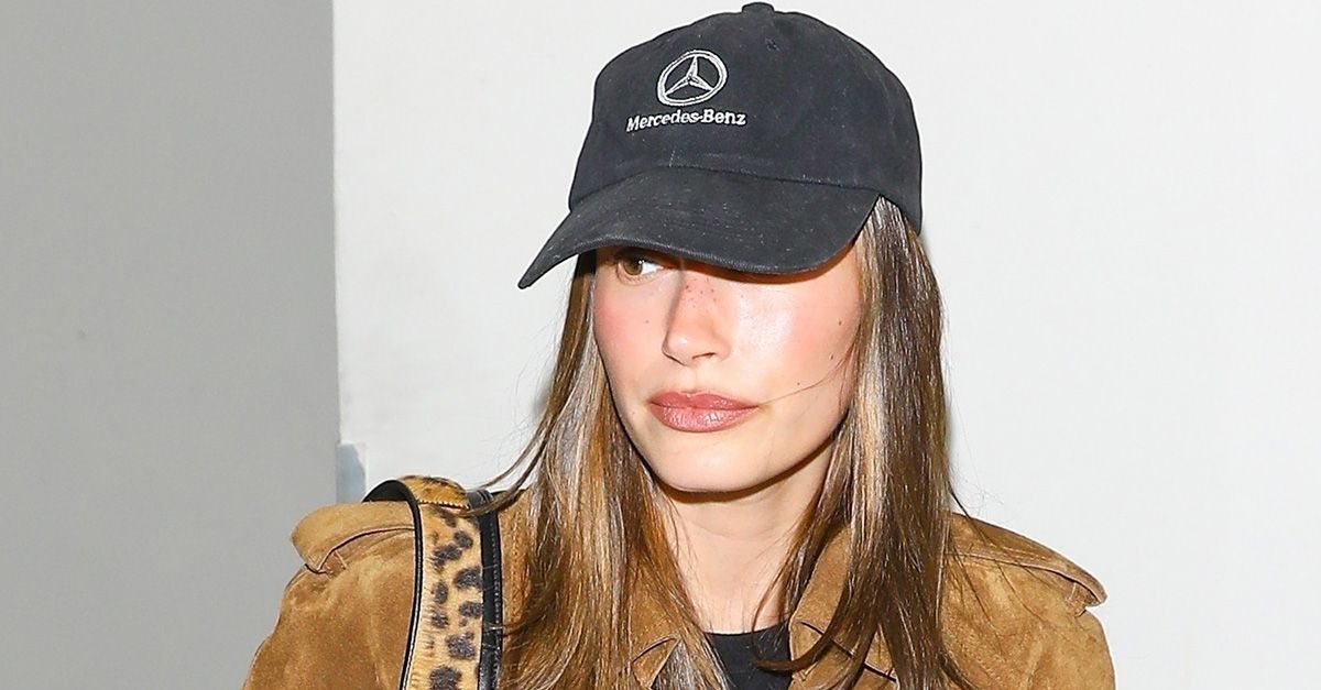 The Basic Sneakers That Make Black Leggings Look Cool The Basic Sneakers That Make Black Leggings Look Cool