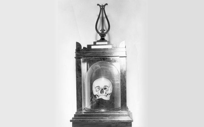 The Gruesome Stories Behind Famous Dead People's Long-Lost Body Parts ...