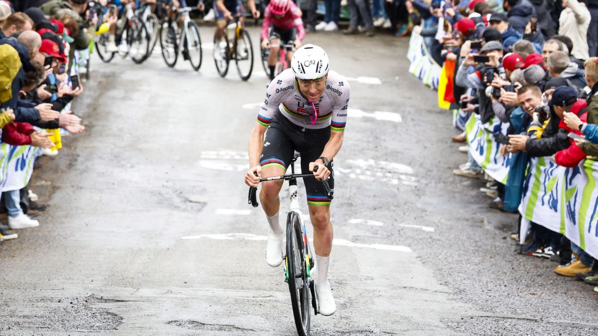 UAE Team Emirates' Slovenian rider Tadej Pogacar competes during the men's &amp;quot;La Fleche Wallonne&amp;quot; one day cycling race (Waalse Pijl - Walloon Arrow), 205,2 kms from Ciney to Huy on April 23, 2025. (Photo by Etienne GARNIER / POOL / AFP) / Belgium OUT (Photo by ETIENNE GARNIER/POOL/AFP via Getty Images)