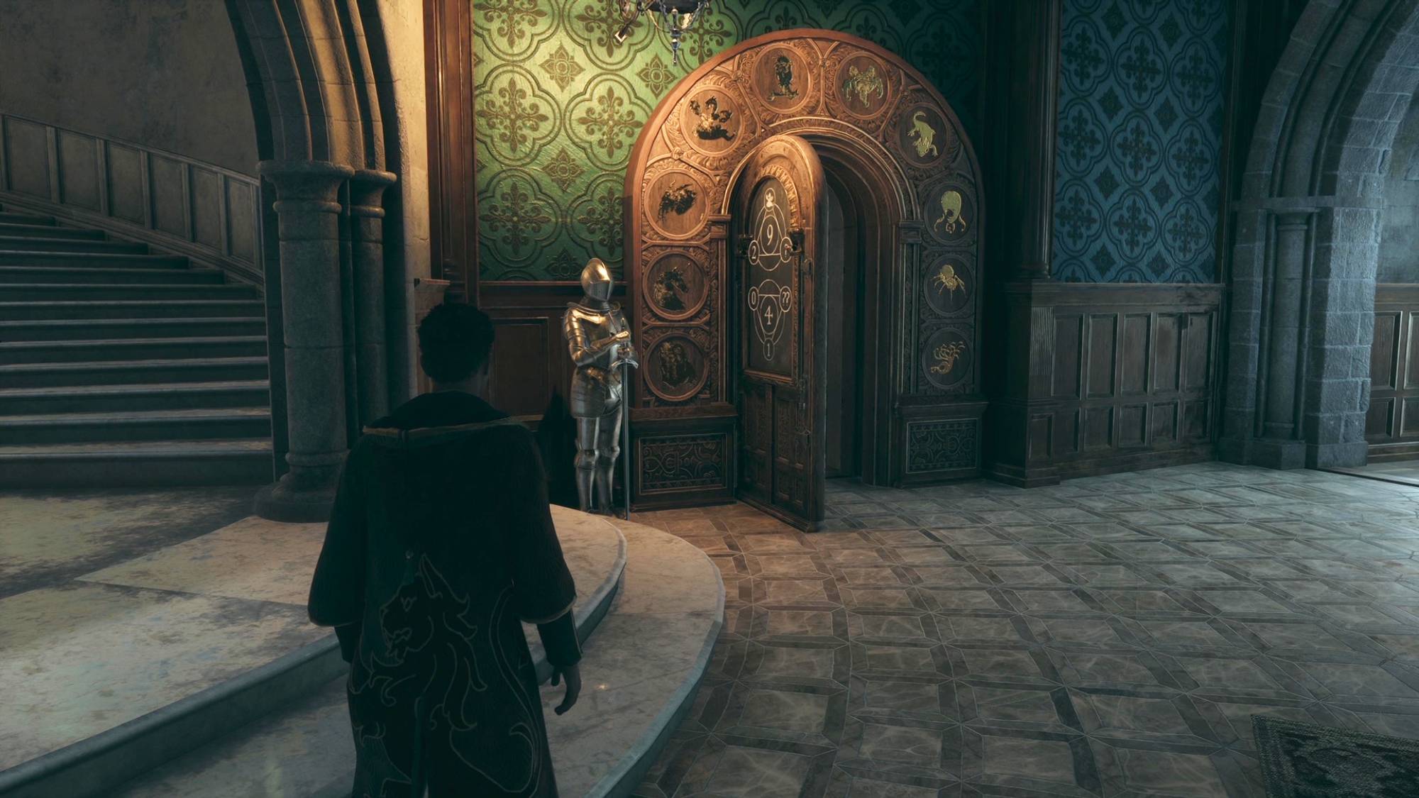 Скриншот Hogwarts Legacy, показывающий головоломку с дверью
