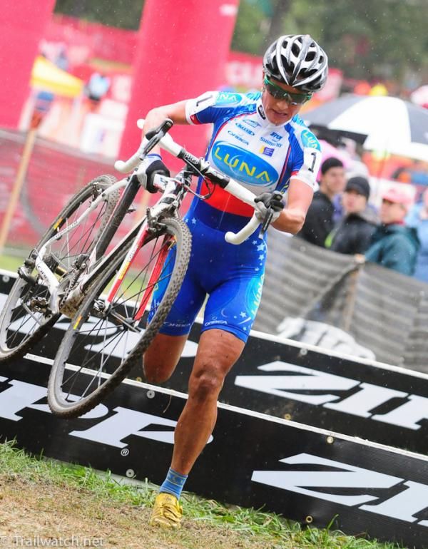 Katerina Nash (Luna Pro Team) all alone at the barriers