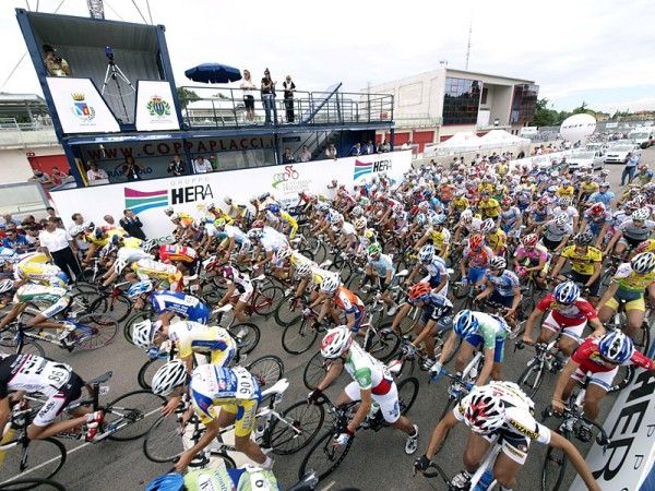 The start of the Junior men's national championship road race in Italy.