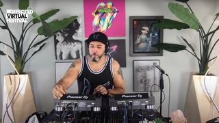 Roger Sanchez DJing