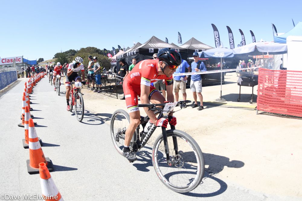 Christoph Sauser (Specialized) leading mid-race
