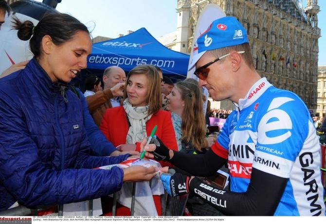 Nick Nuyens signing autographs for the fans