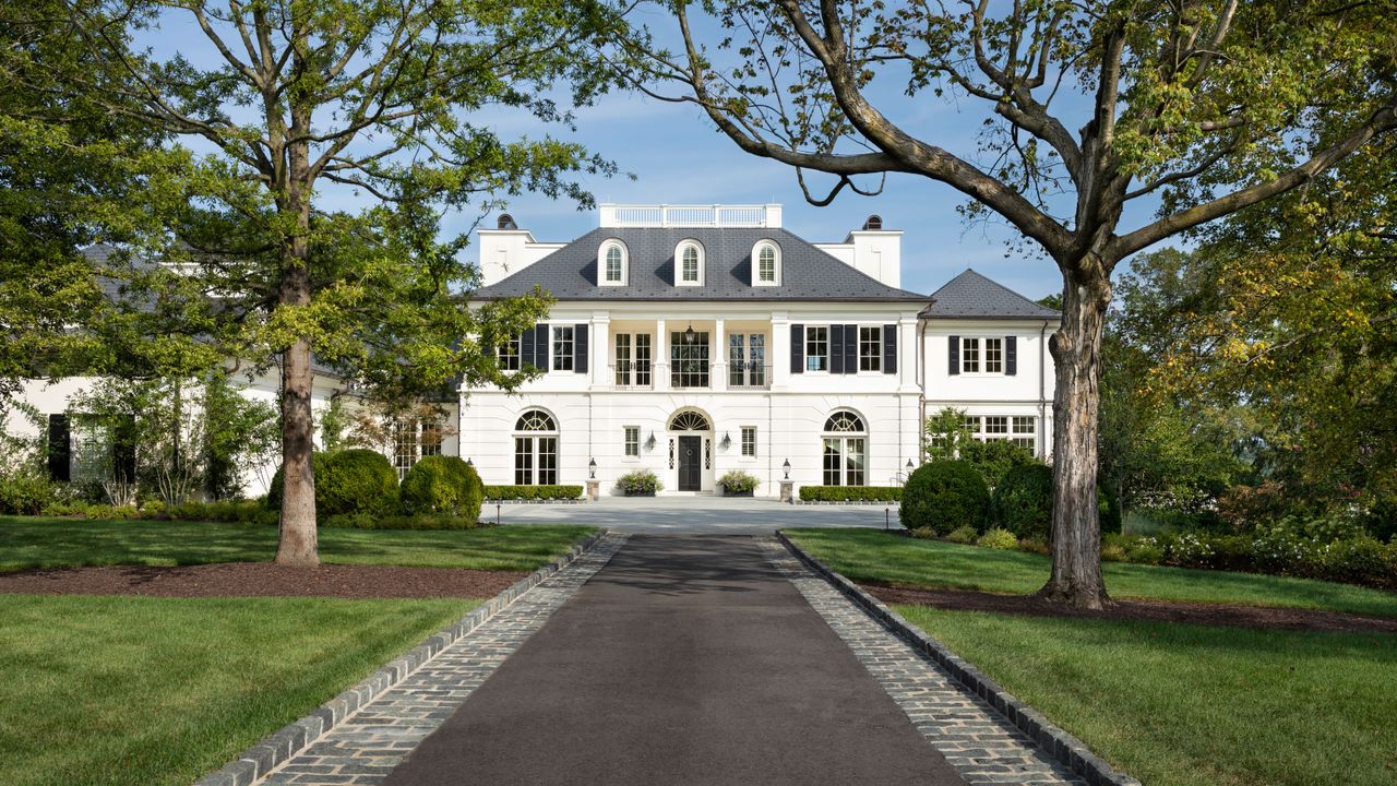 Home tour of 7979 E Boulevard Dr Alexandria, Virginia