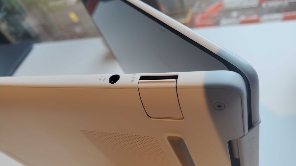 white laptop on table