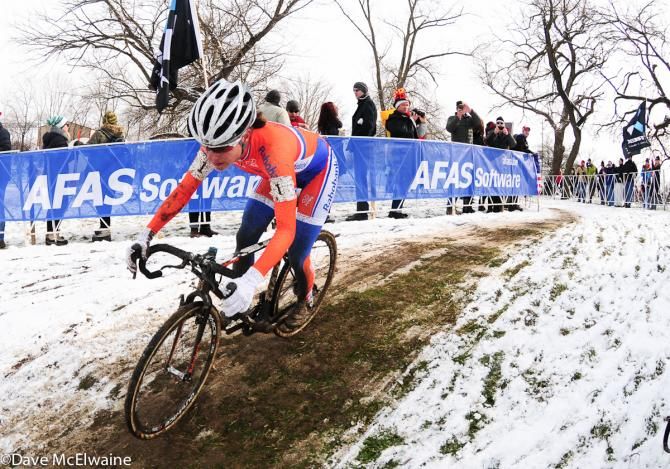 Marianne Vos (NED) with a 30-second lead halfway through the race
