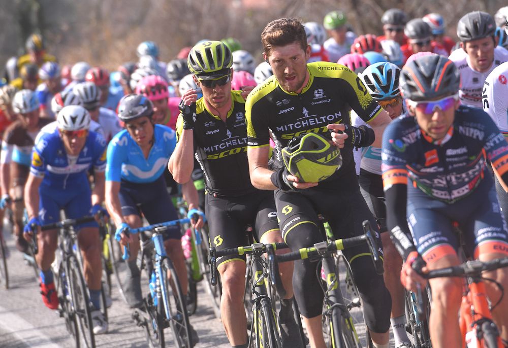 Luke Durbridge (Mitchelton-Scott) adjust his helmet