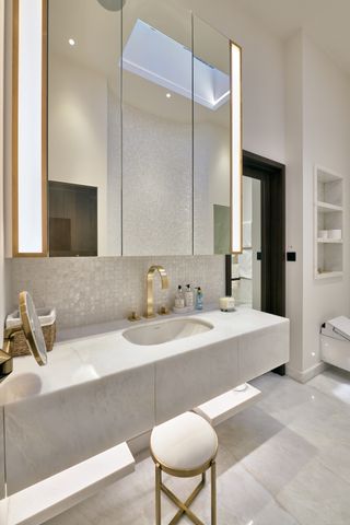 Planning bathroom lighting with basin/mirror lighting