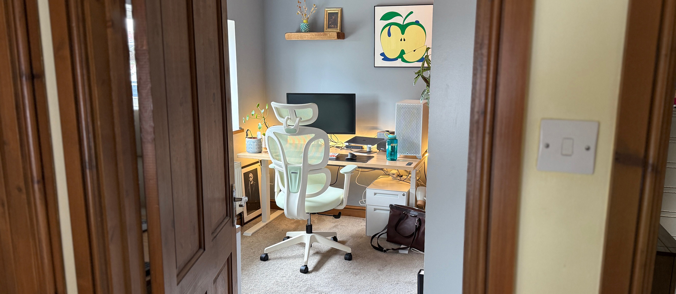 The Flexispot BS5 chair, in a home office. 