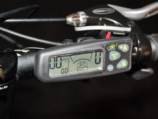 The Ride+'s LCD display indicates remaining battery charge, boost (or charge) level, and the usual speed and distance functions.