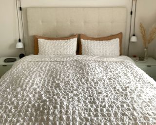 Best bedding white crinkle on white bed