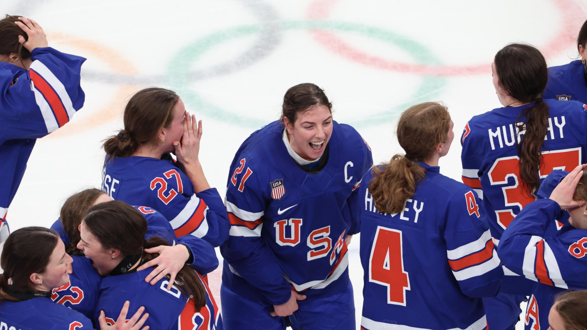 The U.S. women&rsquo;s ice hockey team celebrates after winning the gold medal at the 2026 Winter Olympics.