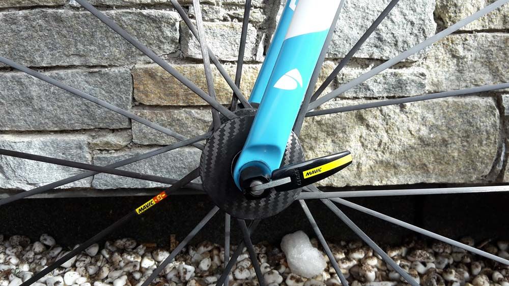 The carbon Mavic front hub