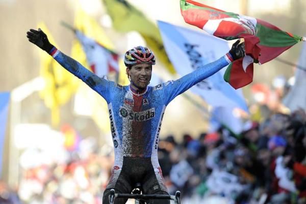 Zdenek Stybar salutes his home crowd in Tabor.