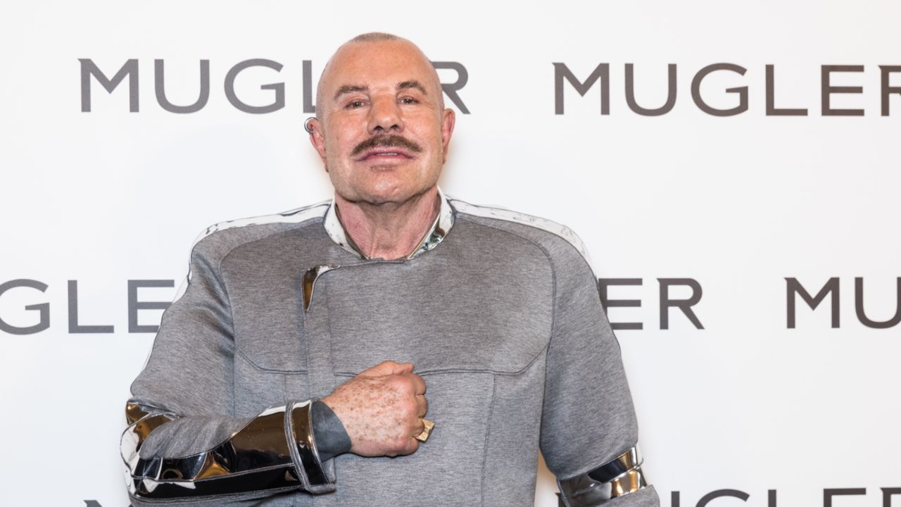  Designer Manfred Thierry Mugler attends the &quot;Thierry Mugler : Couturissime&quot; Photocall as part of Paris Fashion Week at Musee Des Arts Decoratifs on September 28, 2021 in Paris, France.