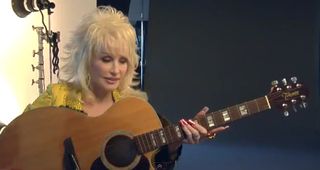 Guitar Girl D How Does Dolly Parton Play Guitar With Those Long Fingernails Guitar World