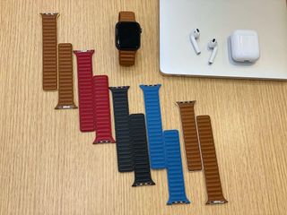 Apple Watch Active Leather Loop Leak