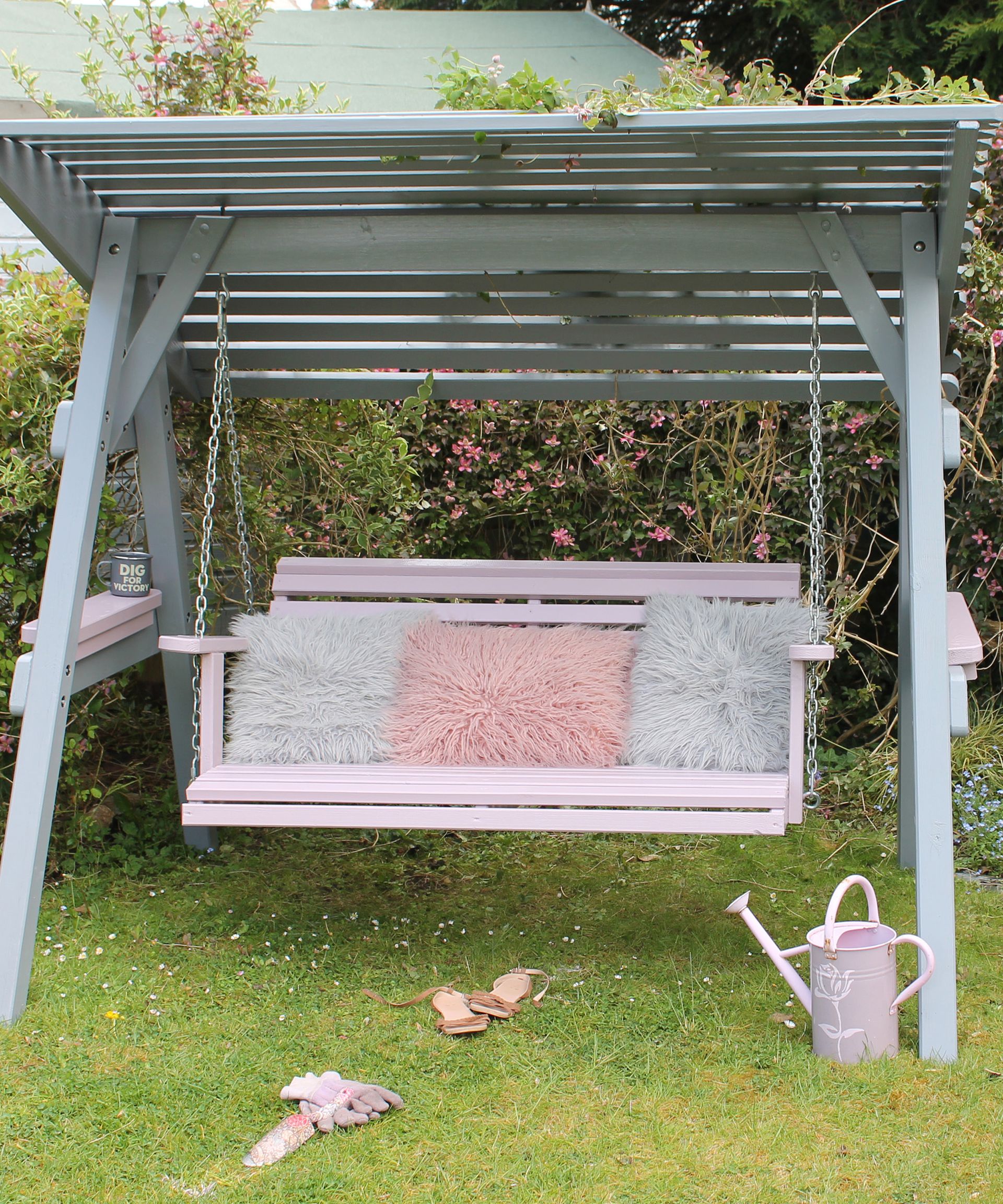 garden-furniture-paint-ideas-12-easy-and-colorful-updates-gardeningetc